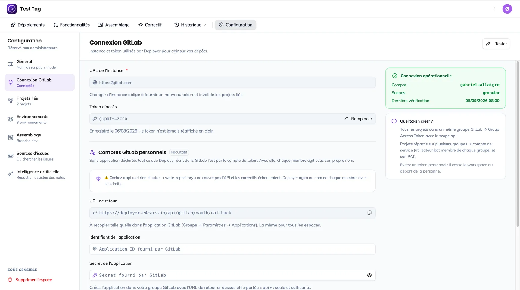 La section Connexion GitLab : le token verrouillé avec son préfixe, l'application OAuth facultative dessous, l'état de la connexion à droite